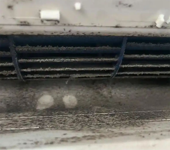 水富空调吹的风有股烧焦味是怎么回事